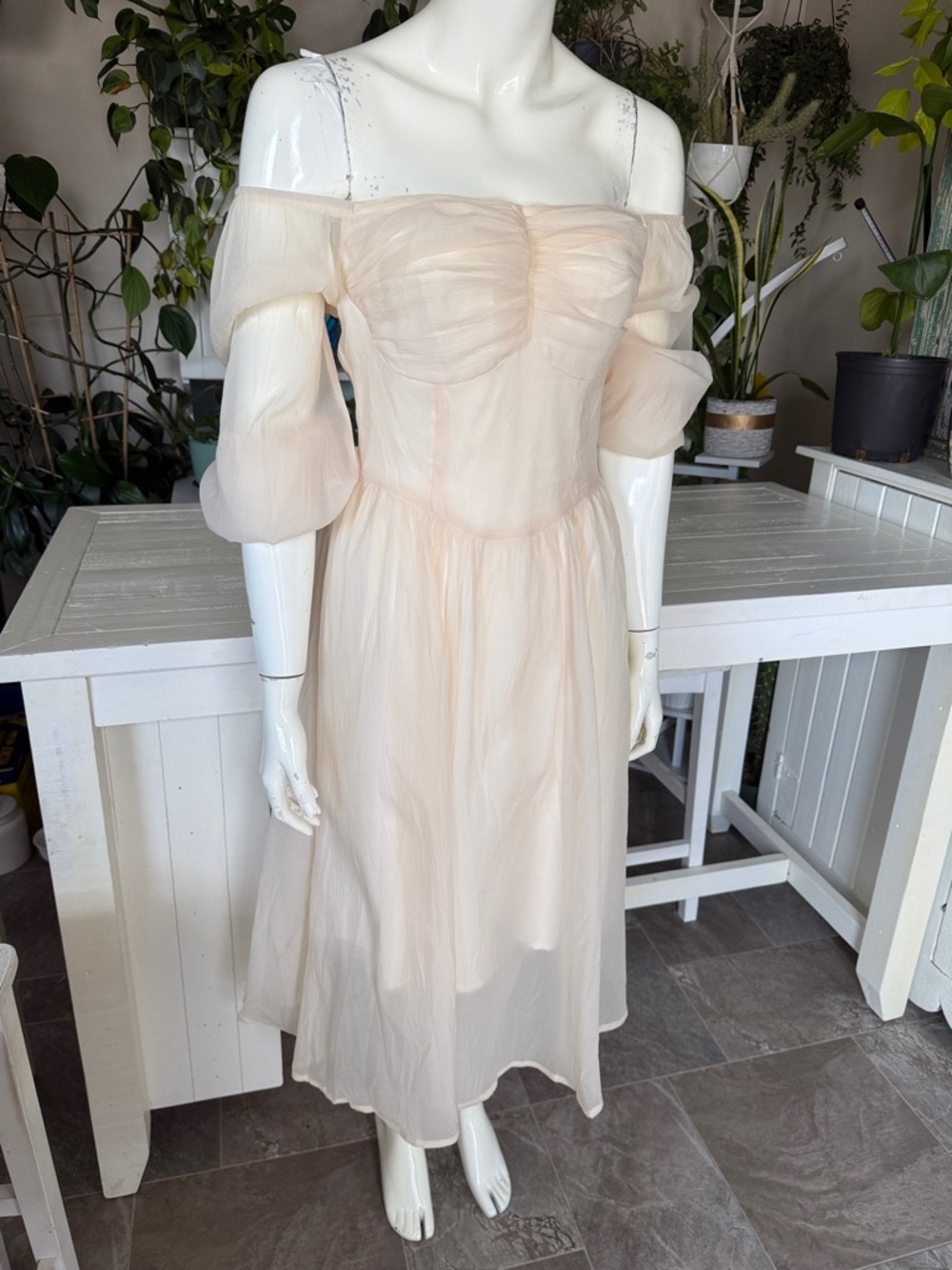 🍄Dreavness Off-Shoulder Blush Midi Dress with Puff Sleeves med NWOT